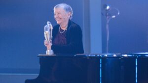 María Galiana recoge el premio de honor