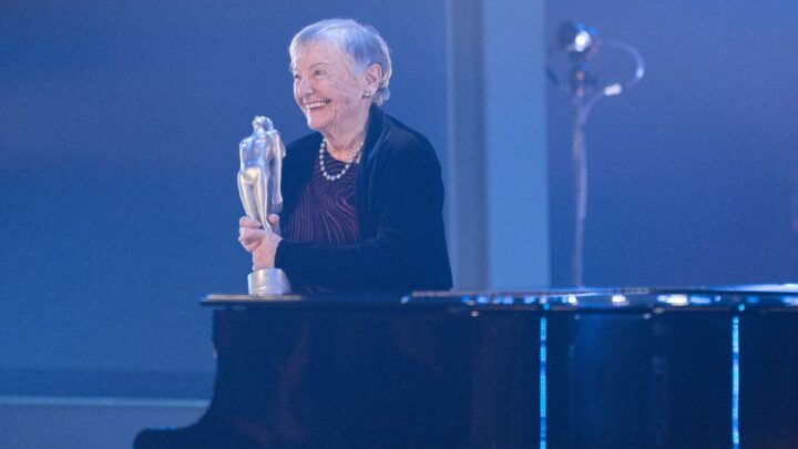 María Galiana recoge el premio de honor