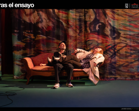 Escena de 'Tras el ensayo' de Henrik y Rachel en un sofá