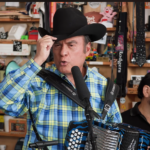 Jorge Hernández, acordeón de Los Tigres del Norte. Fotografía: extraída del video oficial de Los Tigres del Norte en el Tiny Desk