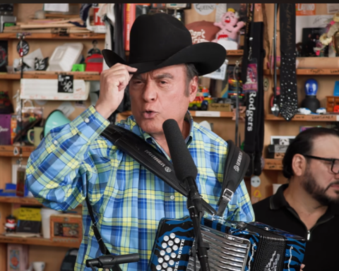 Jorge Hernández, acordeón de Los Tigres del Norte. Fotografía: extraída del video oficial de Los Tigres del Norte en el Tiny Desk